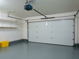 Garage libero e pulito dopo lo sgombero