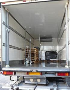 interno di un mezzo di trasporto refrigerato