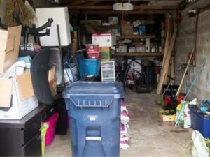 Vari oggetti ingombranti per lo sgombero garage e smaltimento